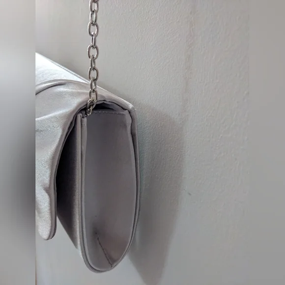 Bow silver/grey clutch with gems - NWOT - Picture 7 of 9